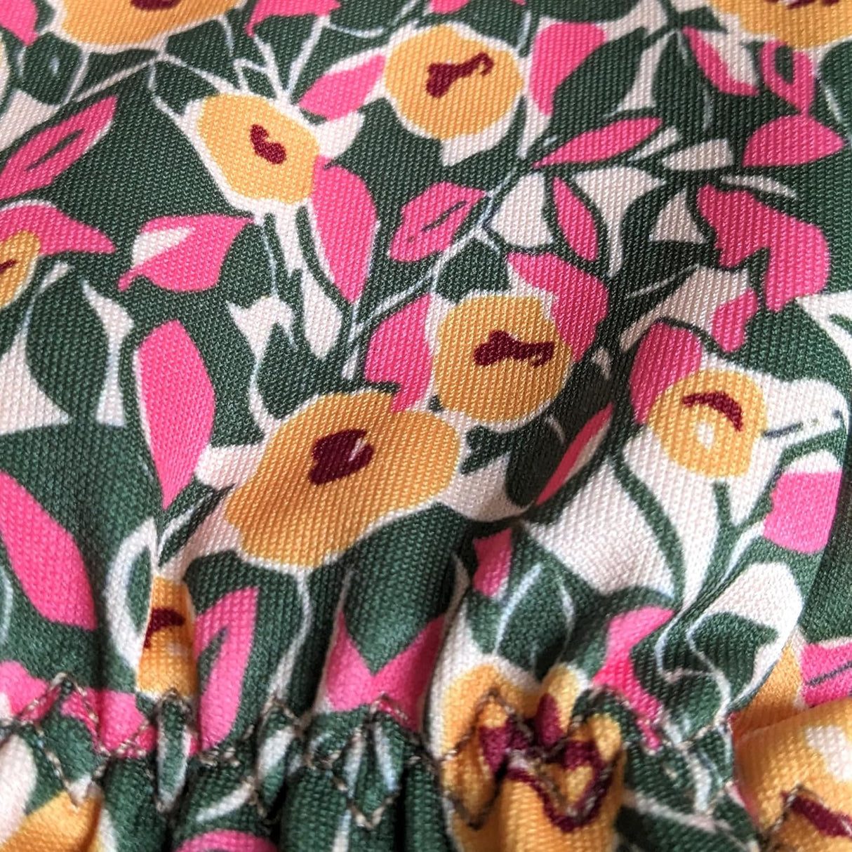 Willow and Belle Outdoor Gardening Gloves - Abstract Flowers Design