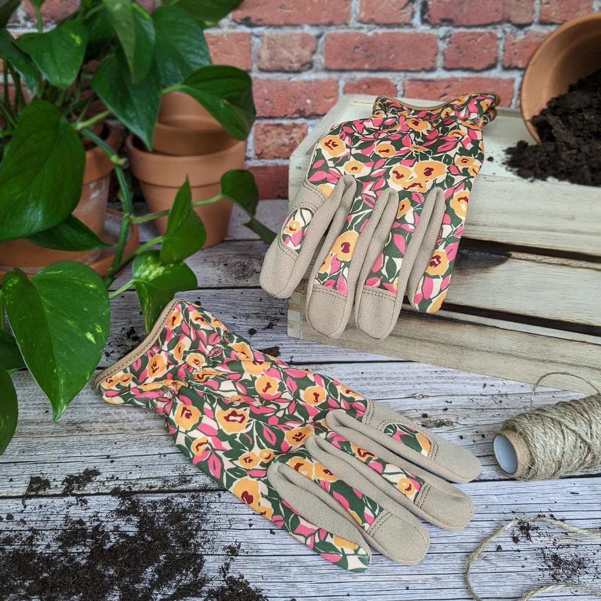 Willow and Belle Outdoor Gardening Gloves - Abstract Flowers Design