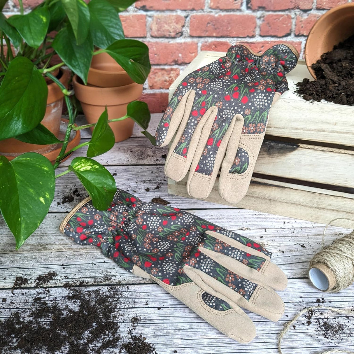 Willow and Belle Outdoor Gardening Gloves - Meadow Design