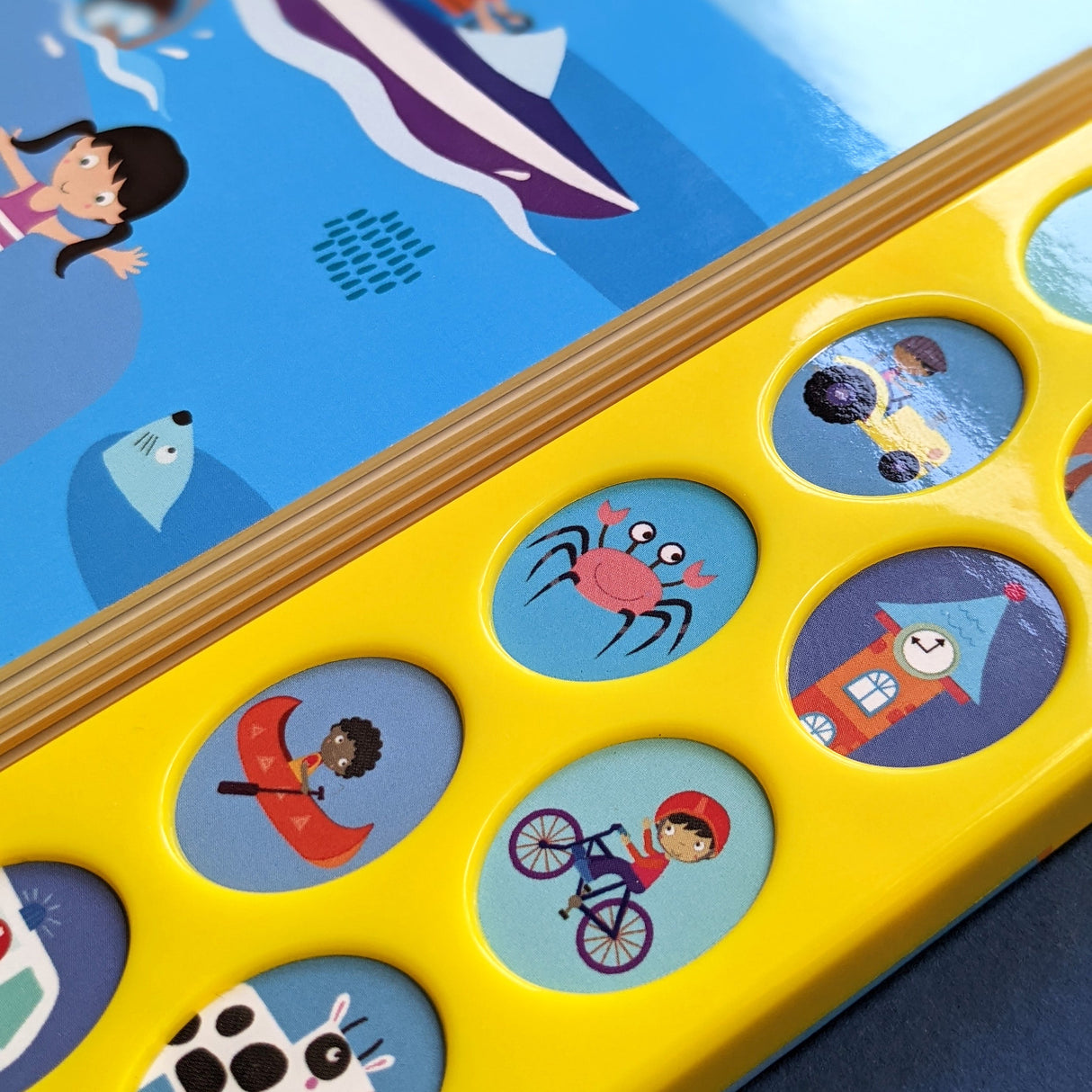 Look and Listen Outside - Children's 12 Button Sound Book