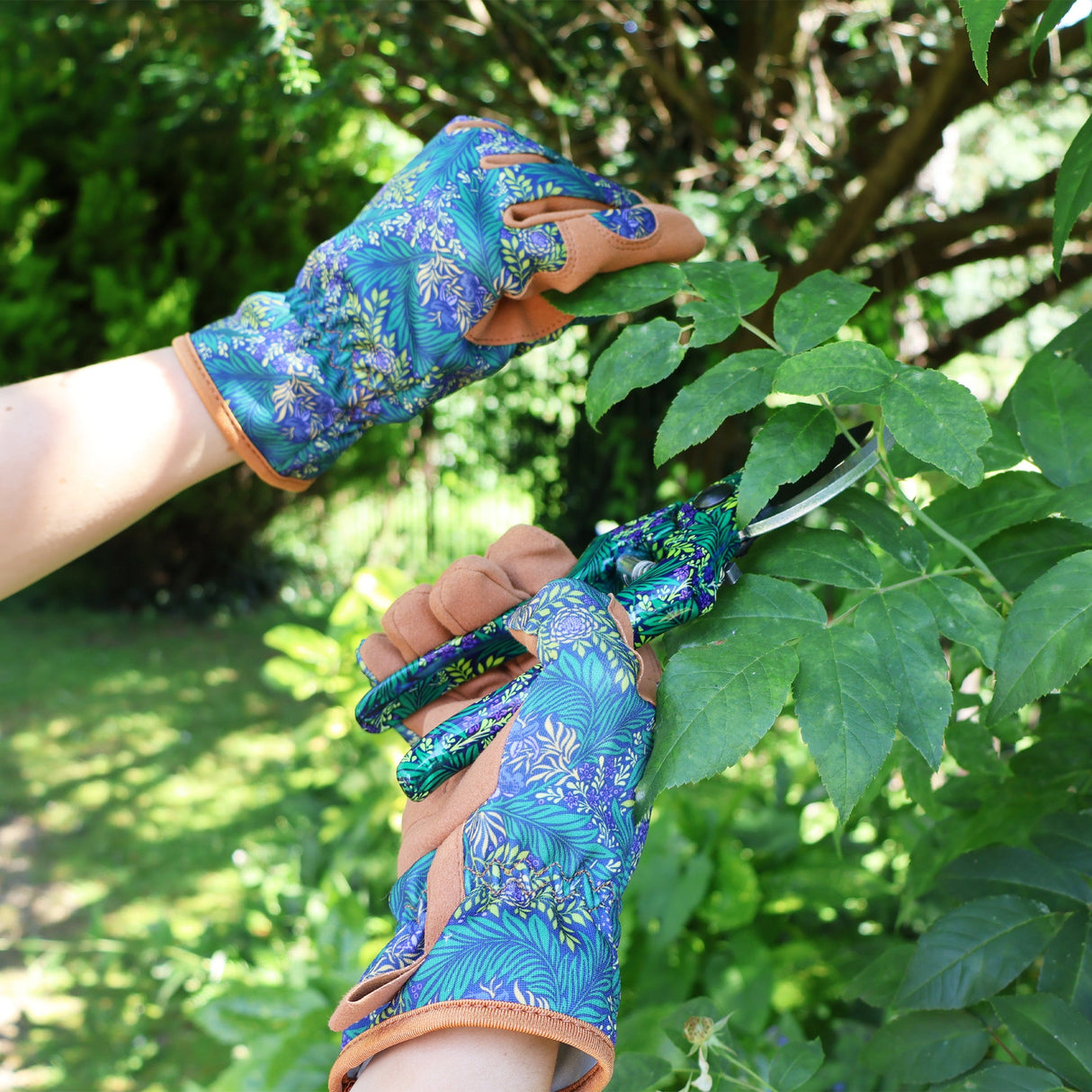 Orange Grove Outdoor Gardening Gloves - William Morris Design