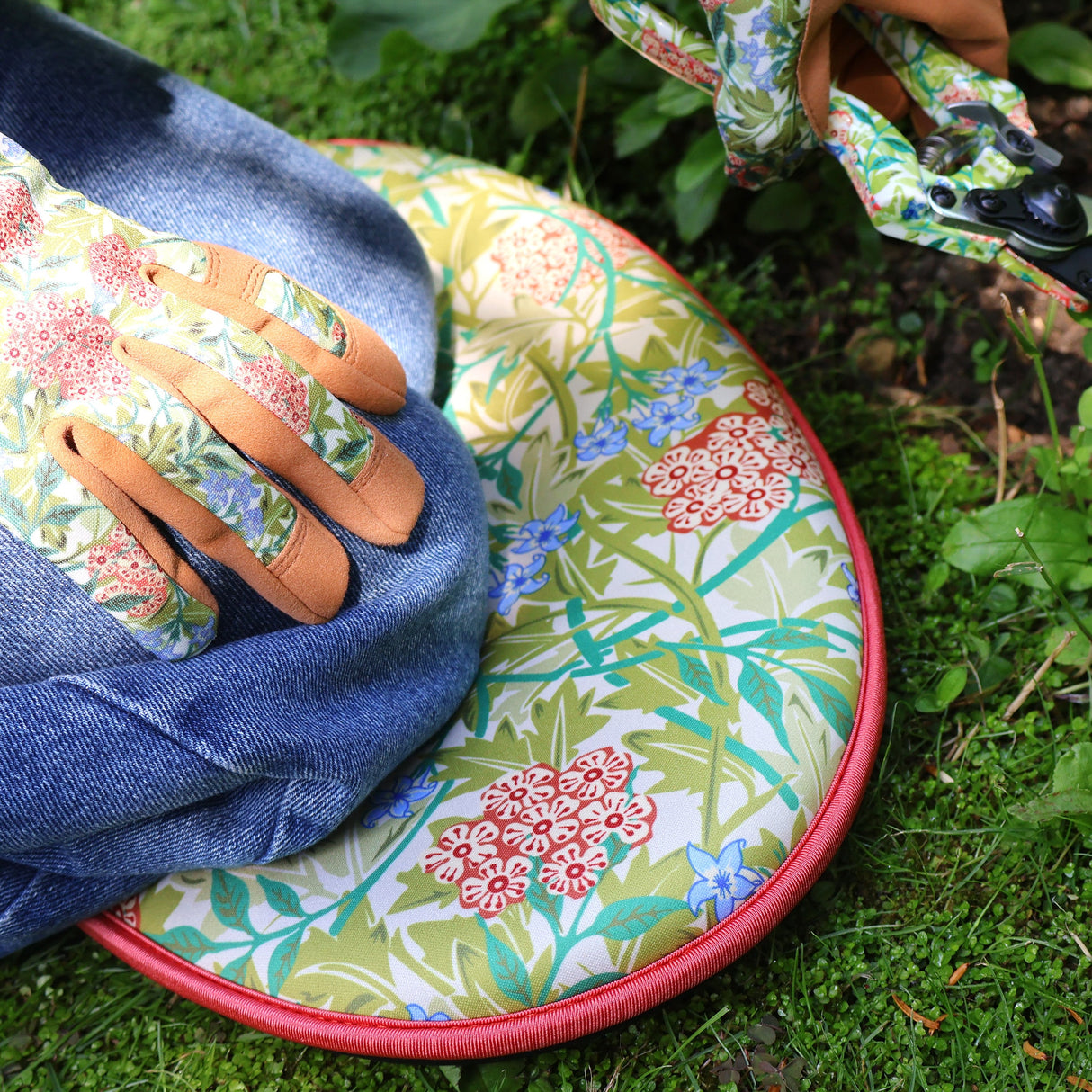 Orange Grove Garden Kneeler - William Morris Design - Padded Memory Foam