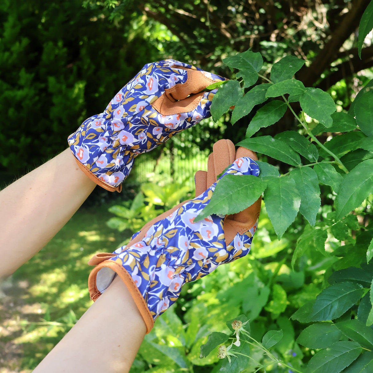 Willow and Belle Outdoor Gardening Gloves - Abstract Floral Design