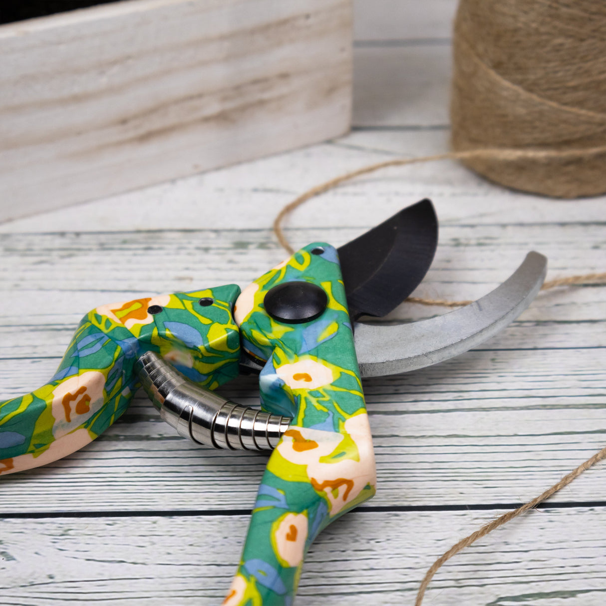 Willow and Belle Secateurs With Pouch – Abstract Floral Design