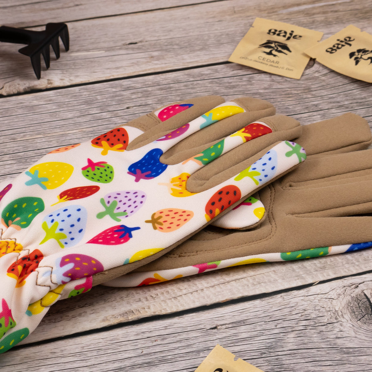 Saje Outdoor Gardening Gloves - Strawberry Mix Design