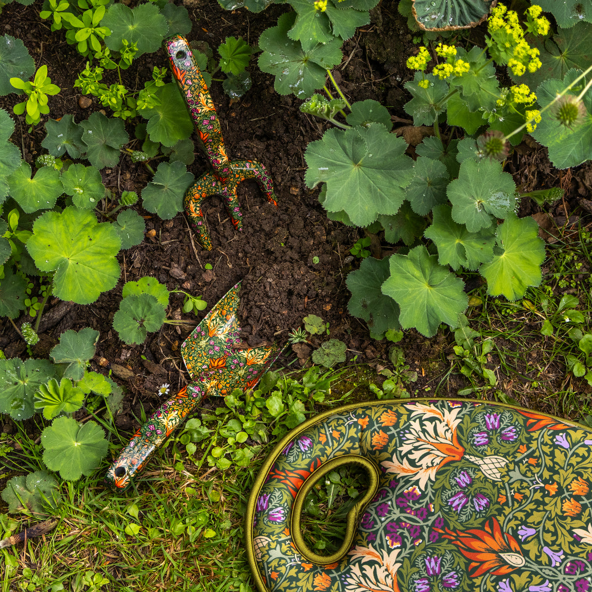 Orange Grove Gardening Tool & Kneeler Set – William Morris Snakeshead Design