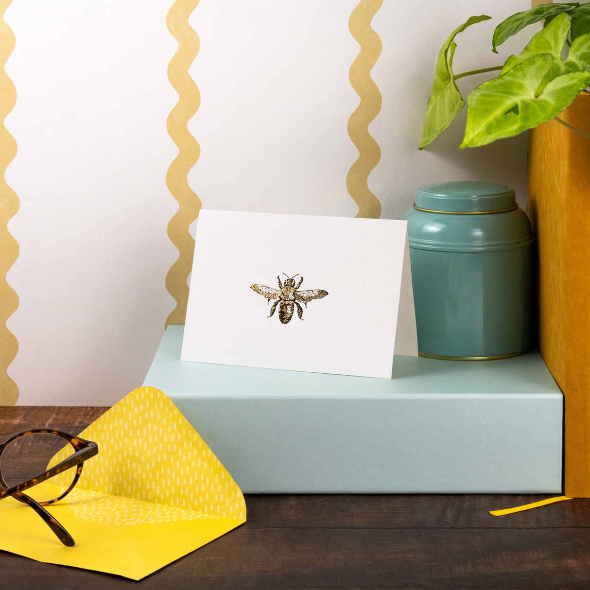 12 Notecards and Envelopes in Gift Box - Bee Design