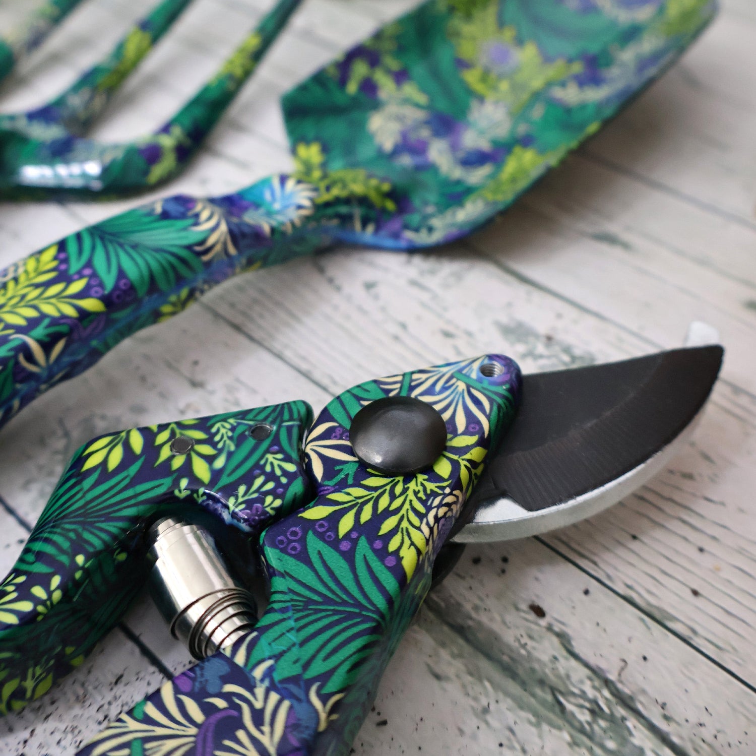 Orange Grove Fork, Trowel and Secateurs Garden Tool Set - William Morris Larkspur Design