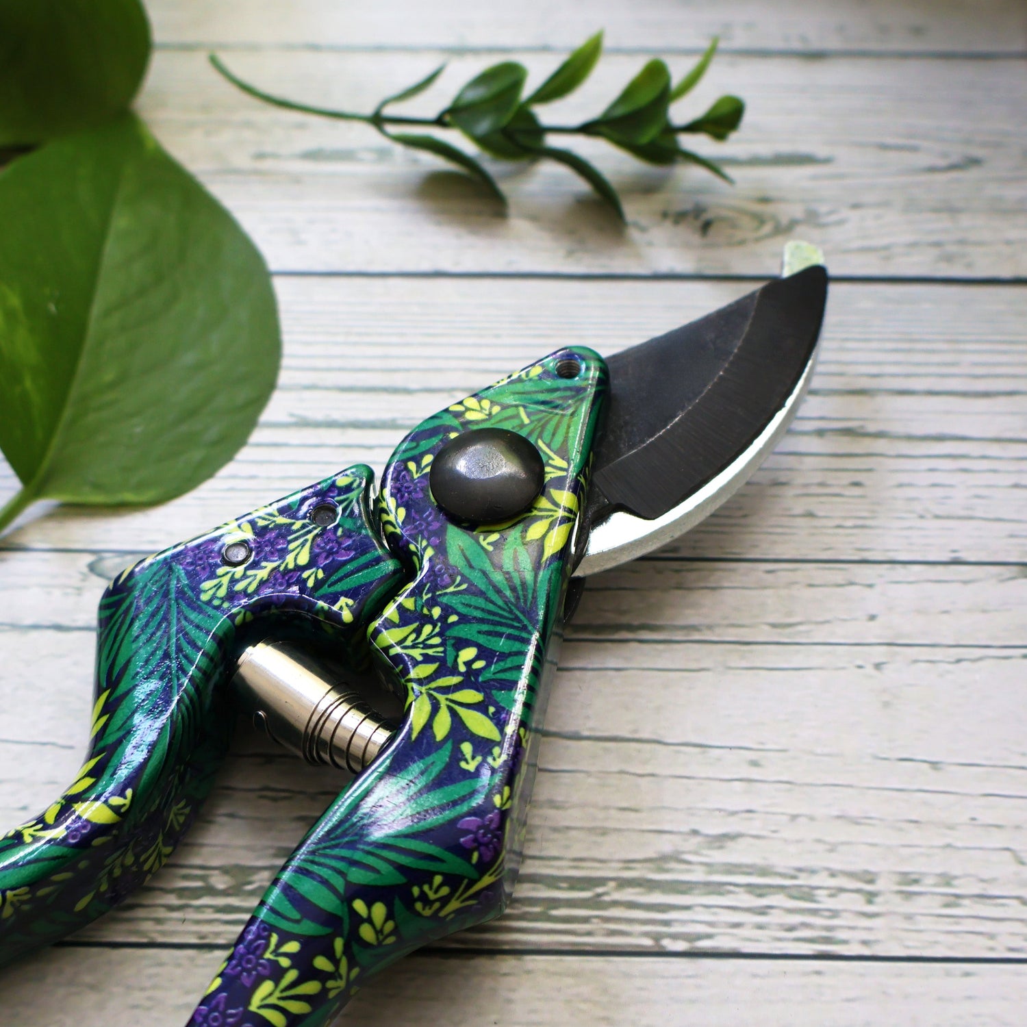 Orange Grove Secateurs - William Morris Larkspur Design