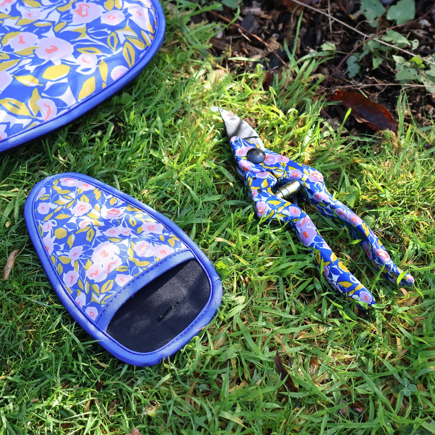 Willow and Belle Secateurs With Pouch – Abstract Floral Design