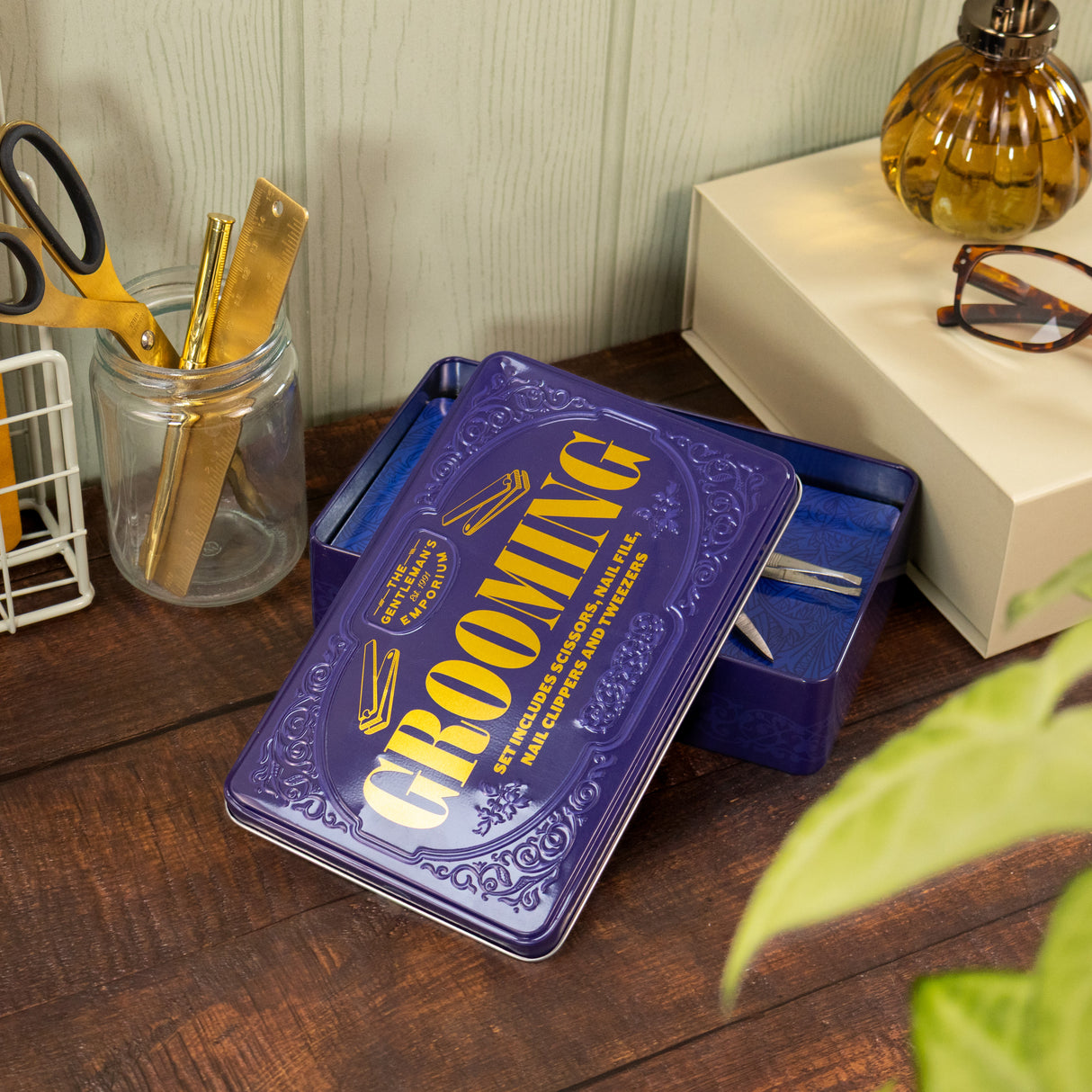 The Gentleman’s Emporium Grooming Kit – Nail Care Set in Retro Tin