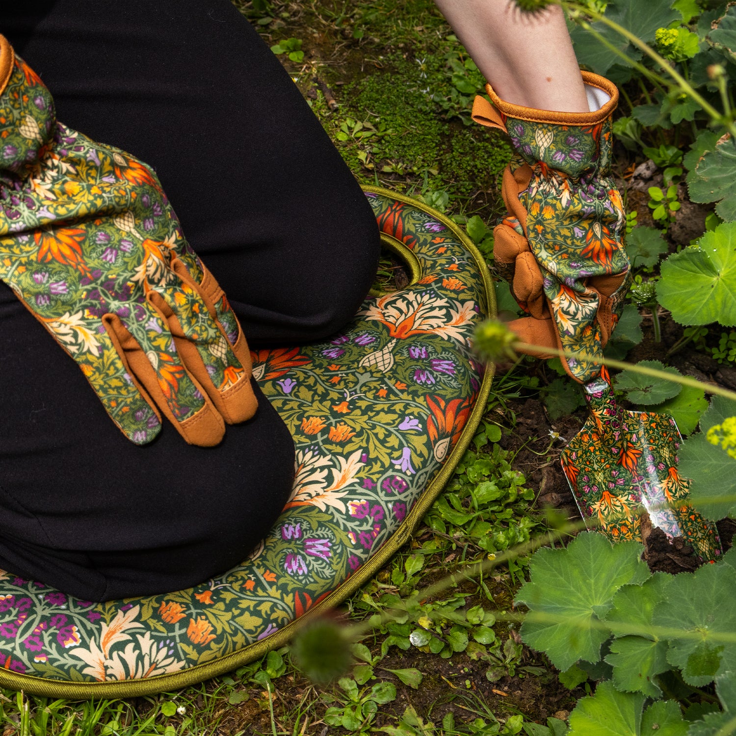 Orange Grove Garden Kneeler - William Morris Design - Padded Memory Foam