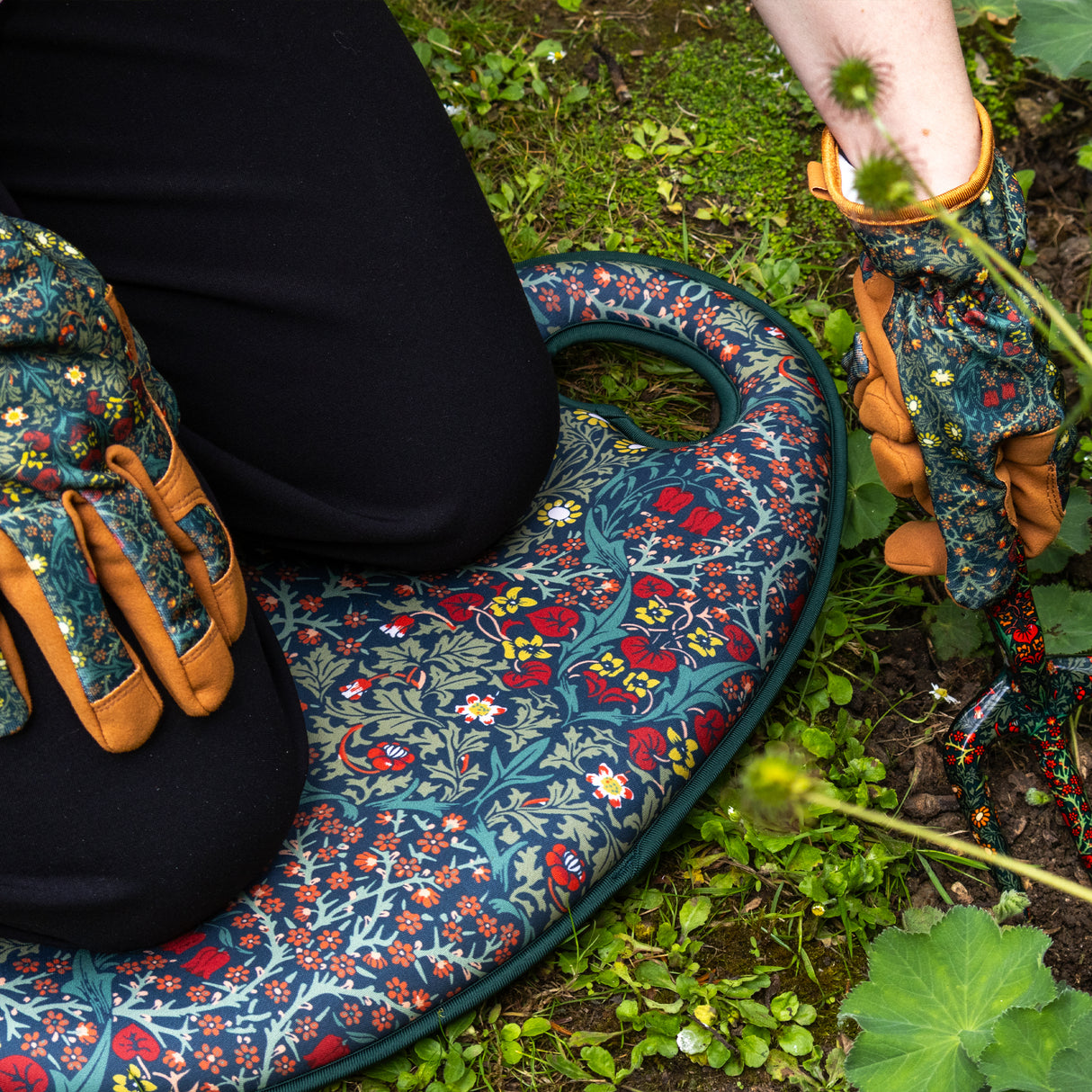 Orange Grove Garden Kneeler - William Morris Design - Padded Memory Foam