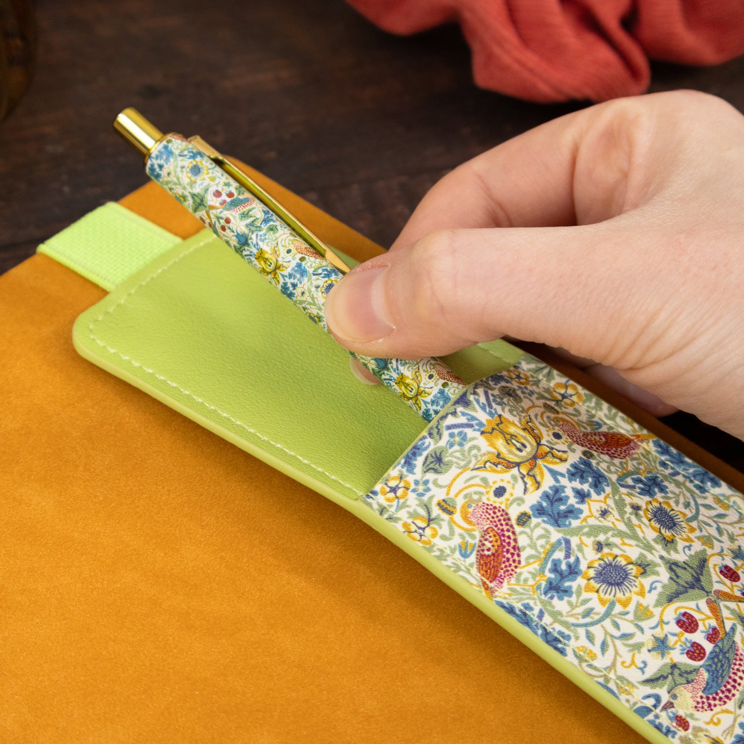 PEN POUCH - WILLIAM MORRIS -  STRAWBERRY THIEF